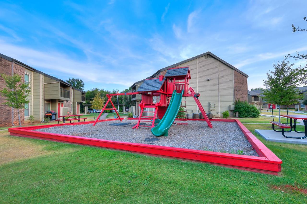 Ou Sooner, Pool & Gym, Bbq, Netflix, 100Mb Internet, Lg Washer & Dryer, Close To Ou! Norman Exteriér fotografie