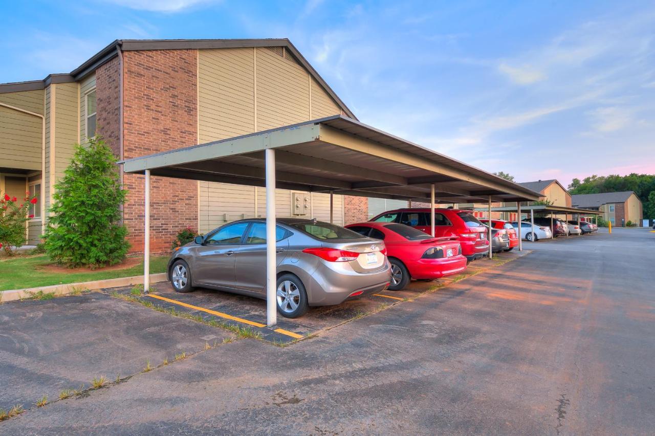 Ou Sooner, Pool & Gym, Bbq, Netflix, 100Mb Internet, Lg Washer & Dryer, Close To Ou! Norman Exteriér fotografie